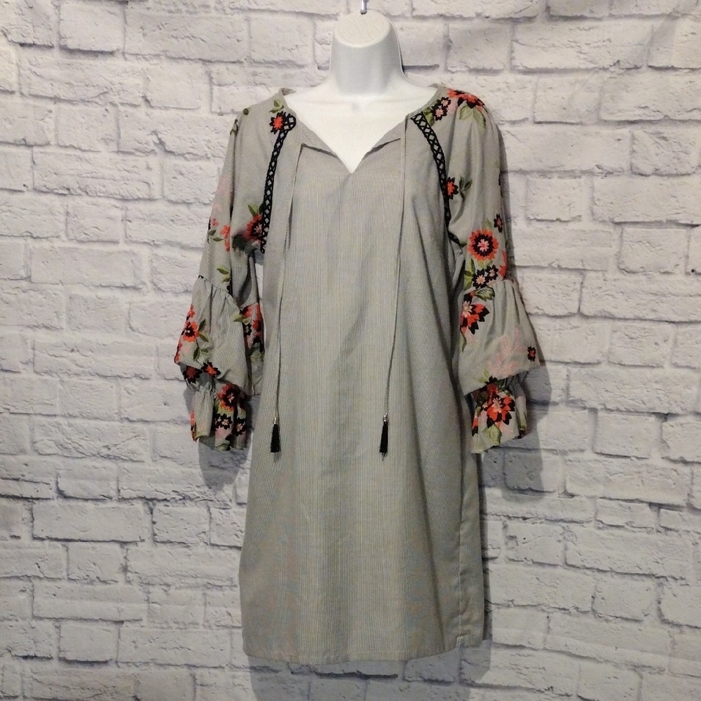 Sangria Striped Embroidered Sleeve Dress Size 4